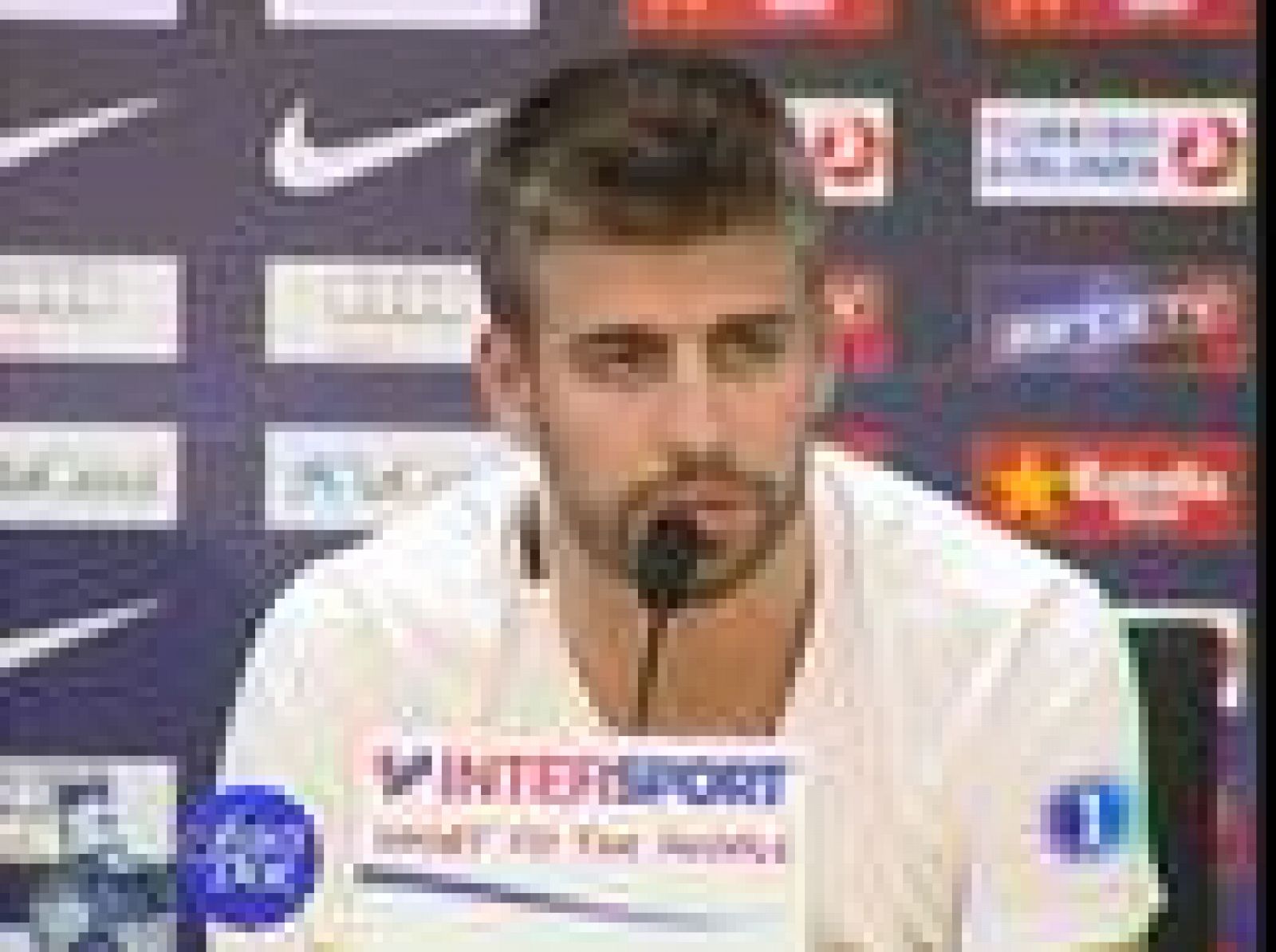 Piqué anima a la afición - Champions League | Ver