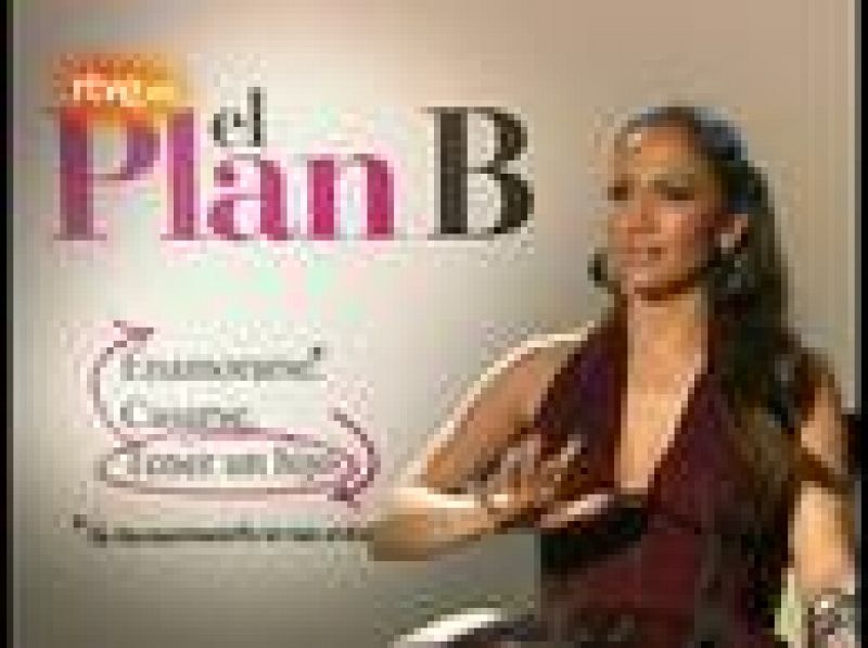 La actriz estadounidense vuelve con 'El plan B' y reconoce, en una entrevista con Jose Fernández, que su experiencia de maternidad le ha servido para la película. Y aunque asegura que es algo único, tenía ganas de volver a dedicar mucho tiempo a su trabajo.