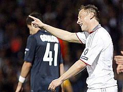 Olic anota el segundo ante el Lyon