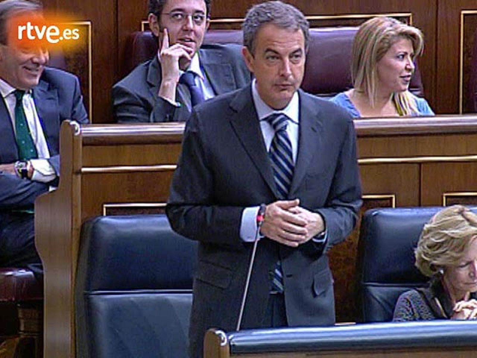 Zapatero habla de incremento en los ingresos del Estado y Rajoy le acusa de mentir