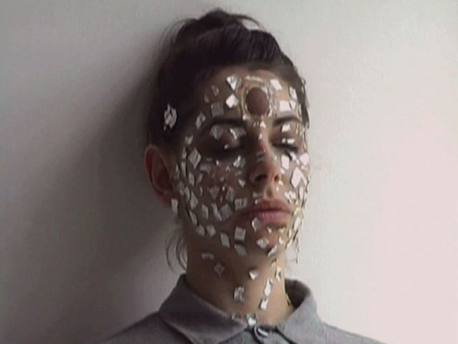 Un colectivo de artistas pide que el dinero no manche la creación | Ver