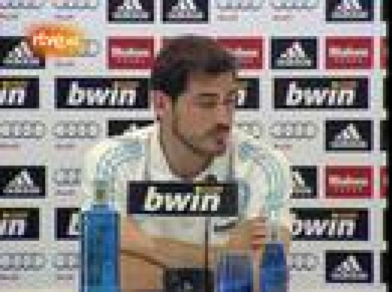 El portero del Real Madrid, Iker Casillas, ha asegurado que no es el momento de hablar de un nuevo entrenador para el Real Madrid y ha indicado que en el fútbol todo puede cambiar de un día para otro.