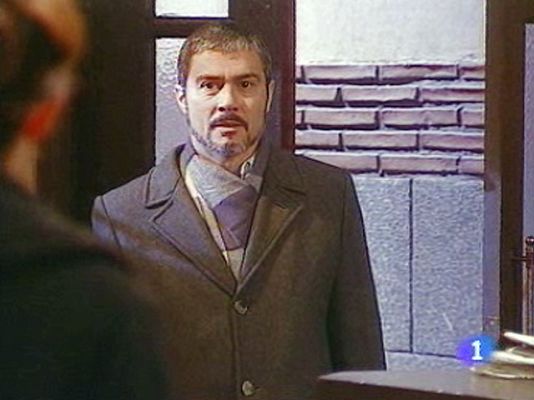 Amar en tiempos revueltos - Simón regresa al barrio