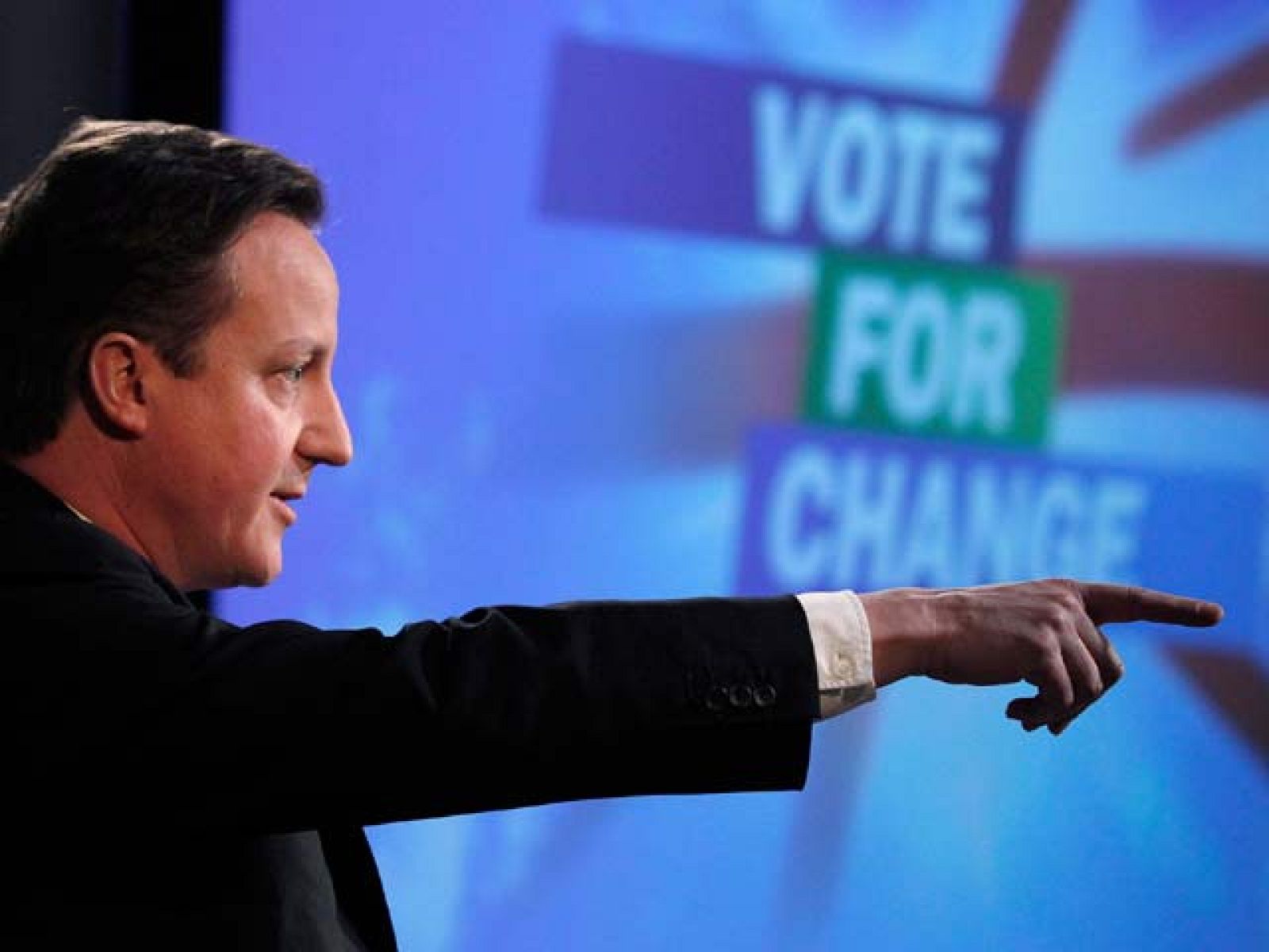  El candidato conservador ha modernizado el discurso de su partido y está en primera línea para ser el primer 'torie' en Downing Street en trece años. 