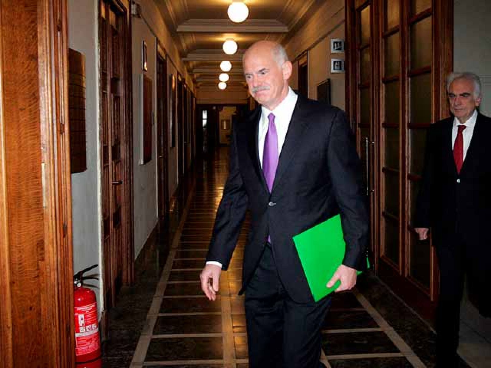 Grecia ha anunciado el plan de austeridad acordado con la UE y el FMI para evitar la bacarrota del país. (02/05/2009)