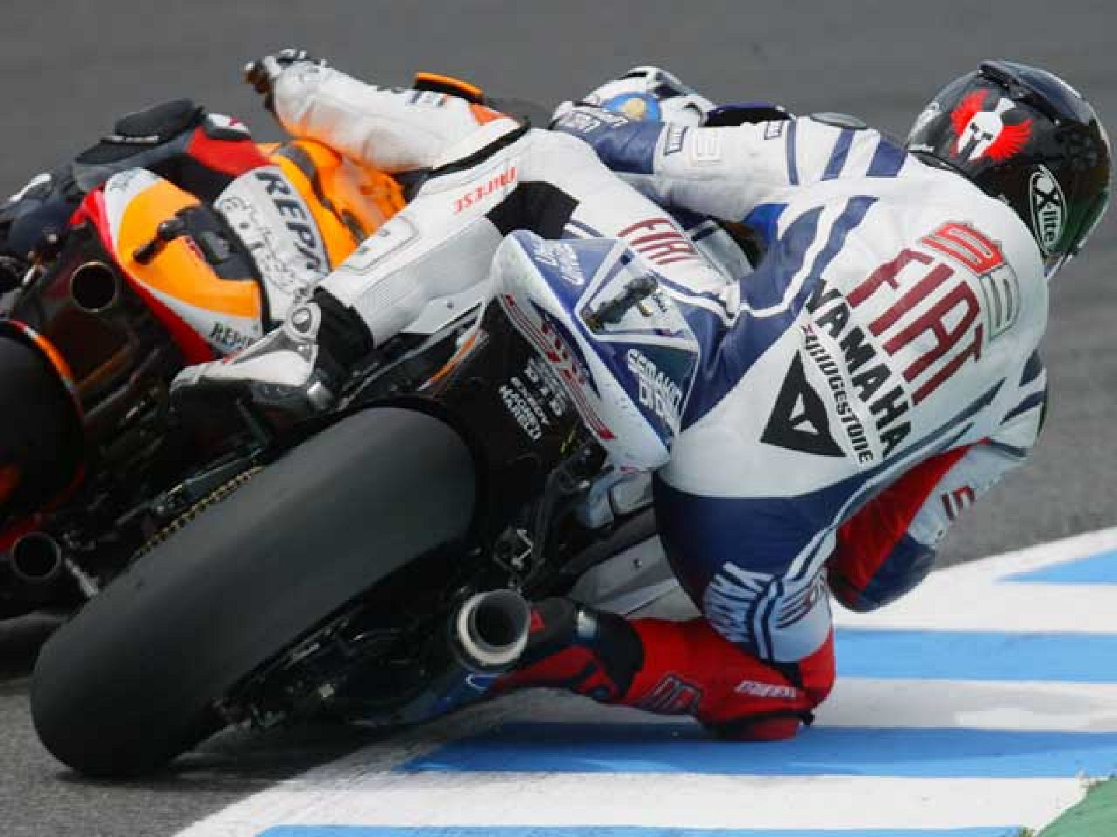 Jorge Lorenzo y Dani Pedrosa han subido a lo más alto del cajón en la carrera de MotoGP de Jerez.