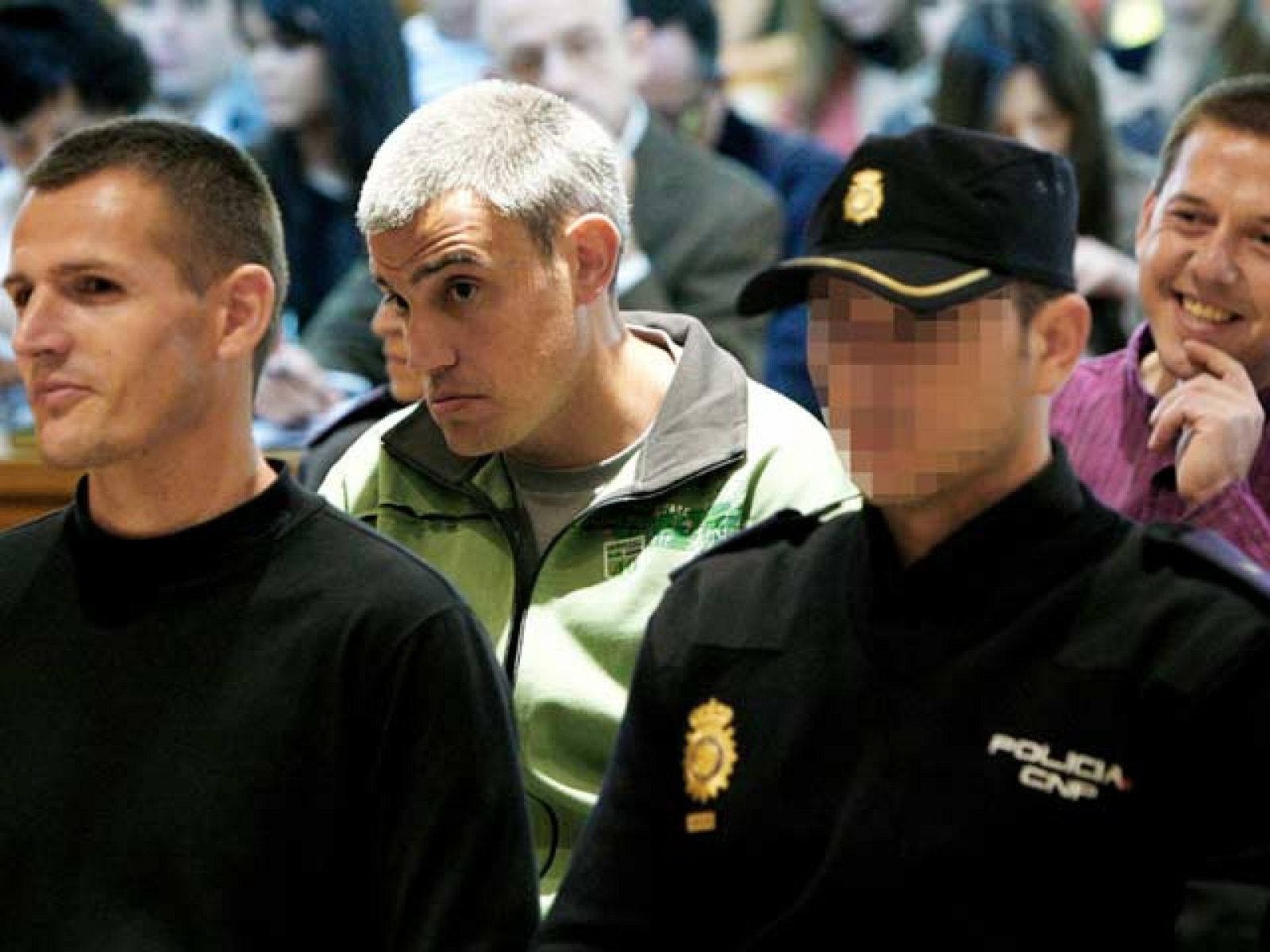 Los etarras acusados del atentado de la T4 se niegan a declarar | Ver