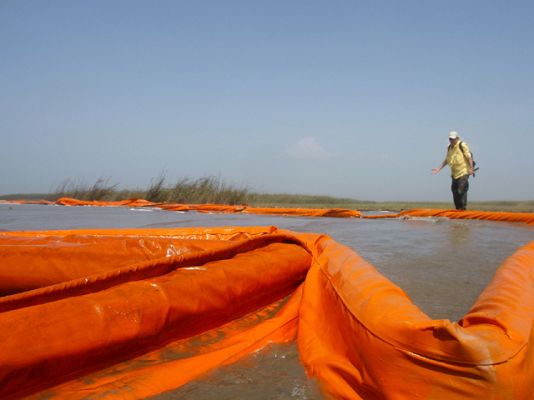  - La marea negra avanza