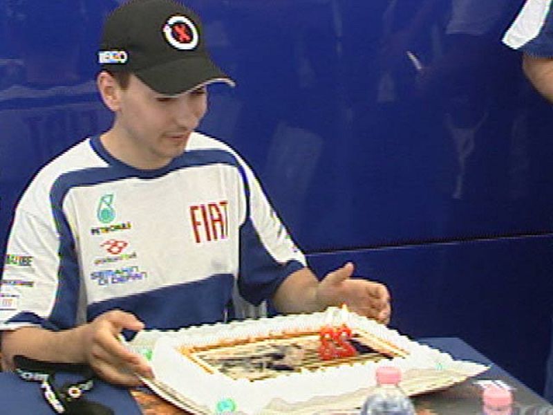 Jorge Lorenzo ha celebrado su 23º cumpleaños con la resaca de su victoria en Jerez. 