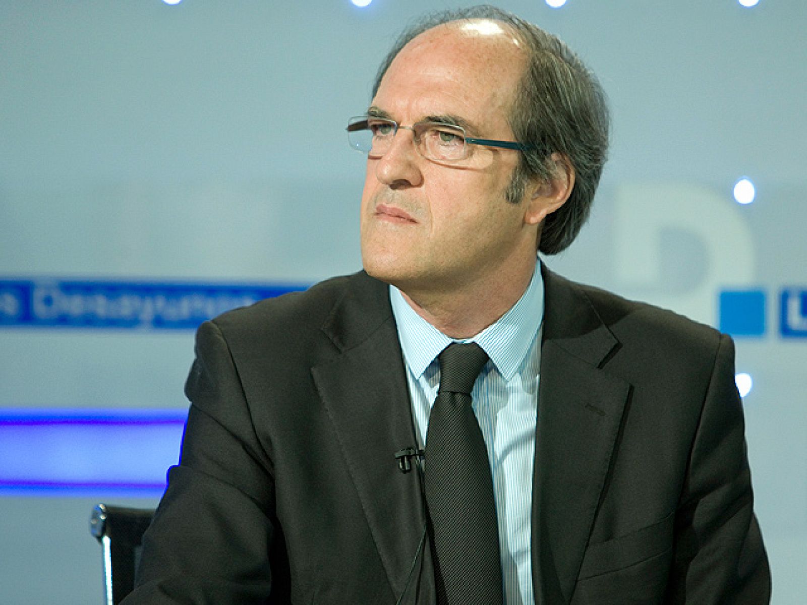 Desayunos - Gabilondo aboga por una norma general para el uso de símbolos religiosos en los centros - Los desayunos | Ver