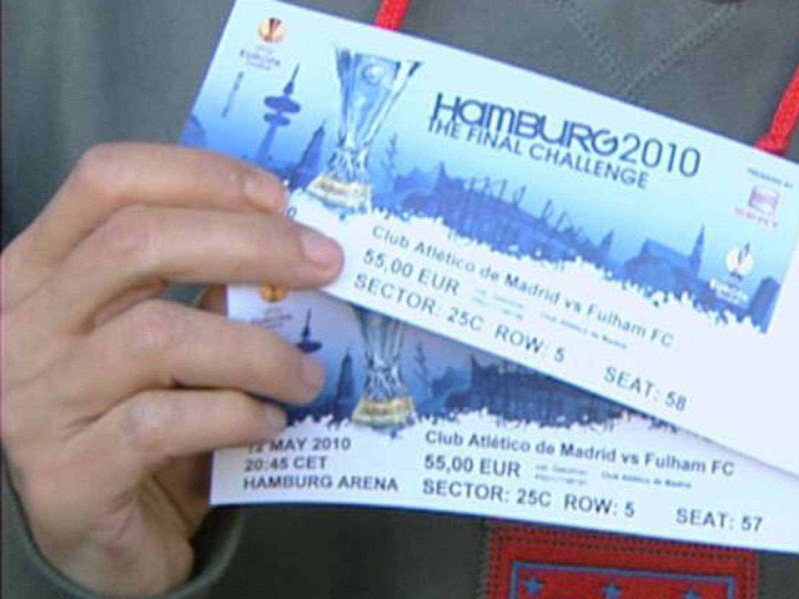 Hasta 20 horas han estado los aficionados rojiblancos para hacerse con una entrada para la final de la Europa League en Hamburgo. 