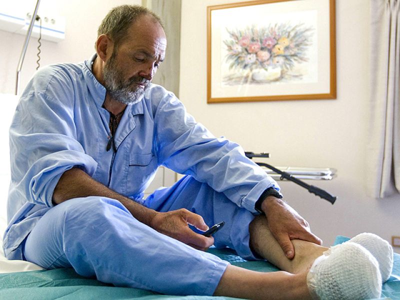 El alpinista Juanito Oiarzábal ha asegurado, a su regreso del Annapurna, que no entiende por qué se le juzga ni los "tortazos" que ha recibido tras las críticas por el rescate del fallecido Tolo Calafat.