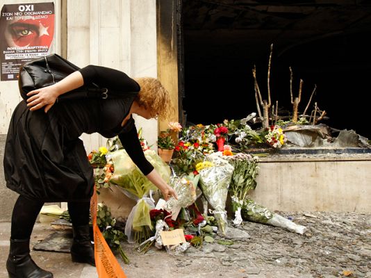  - Grecia llora a los tres muertos