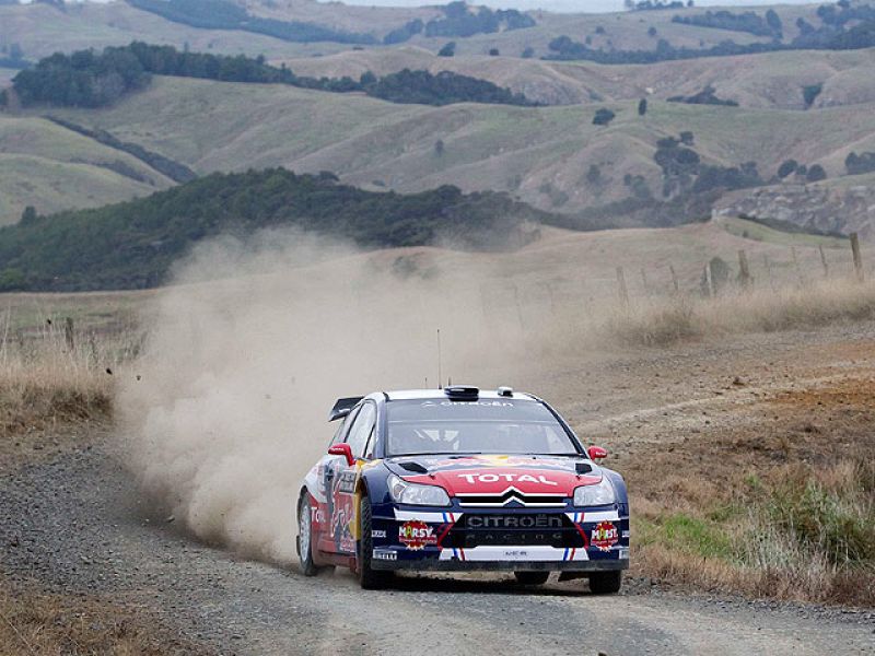 Ogier y Loeb pugnan por el liderato