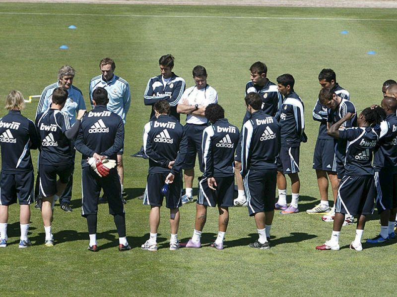 Los blancos, con un ojo en el Pizjuán