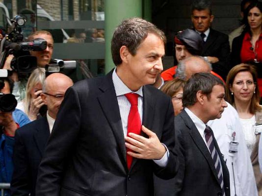 Zapatero visita en el Hospital Clínic al rey Don Juan Carlos