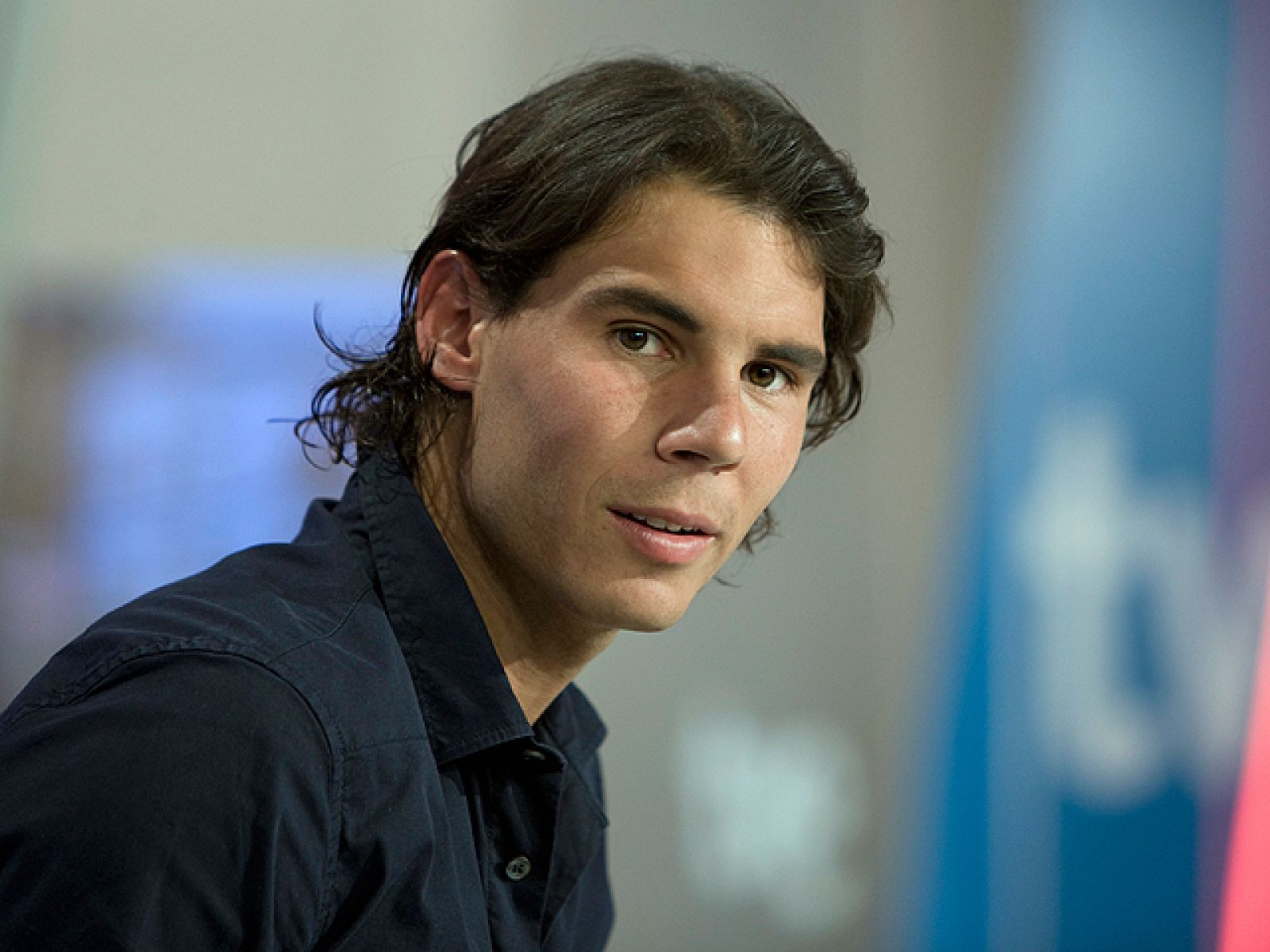 Rafa Nadal ha sido el invitado de lujo del TD2. En el plató ha contestado a las preguntas de los internautas de RTVE.es y ha reconocido que este año no llega a Madrid como lo hizo el año pasado: "El año pasado forcé por pensar más con el corazón que