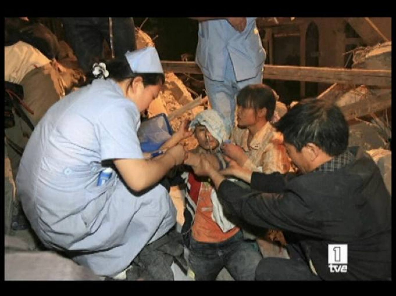 Miles de personas han fallecido en el terremoto de 7,8 de intensidad que ha sacudido a China