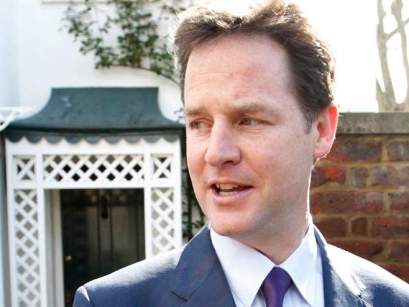 Los líderes conservadores y liberales se han reunido esta mañana y han realizado avances significativos. Se espera que durante el día de hoy se anuncie si hay o no acuerdo.  