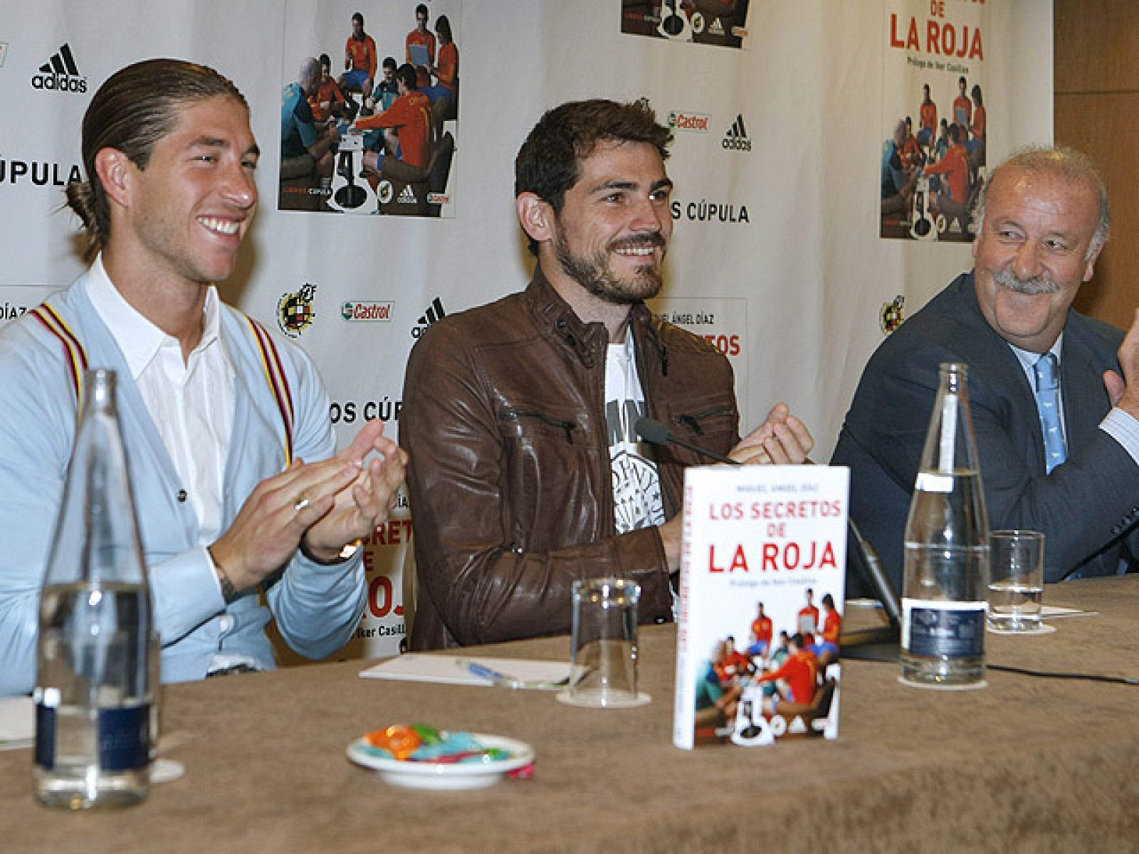 El seleccionador español de fútbol, Vicente del Bosque, ha anunciado que hará pública esta tarde la lista de 30 jugadores previa a la definitiva de 23 para el Mundial.