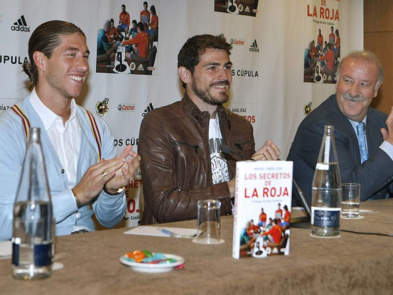 El seleccionador español de fútbol, Vicente del Bosque, ha anunciado que hará pública esta tarde la lista de 30 jugadores previa a la definitiva de 23 para el Mundial.