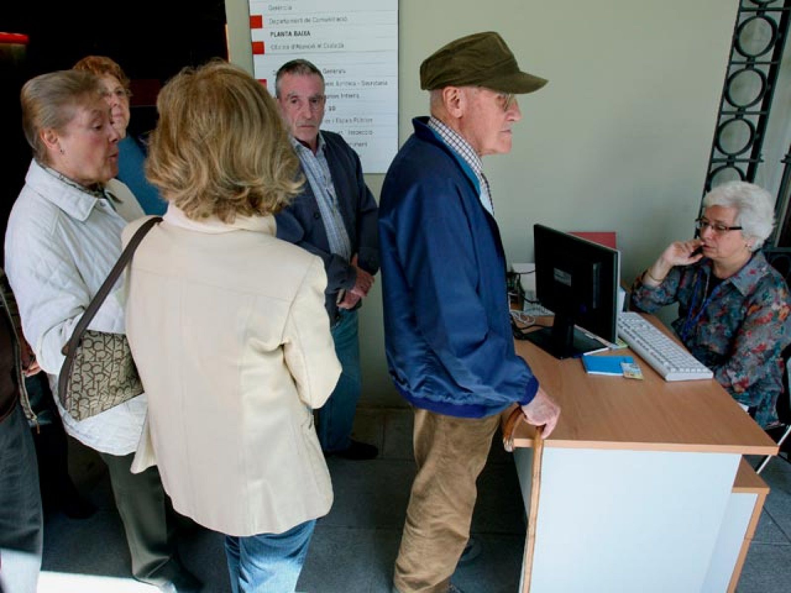 El Ayuntamiento ha propuesto dos proyectos para reducir el tráfico y potenciar el transporte público y una tercera opción que es dejarla como está.