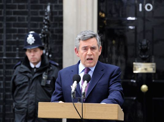  - Gordon Brown renuncia como lider