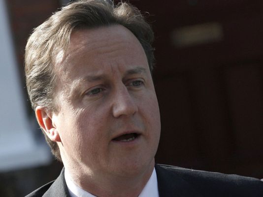  - Cameron azuza a Clegg