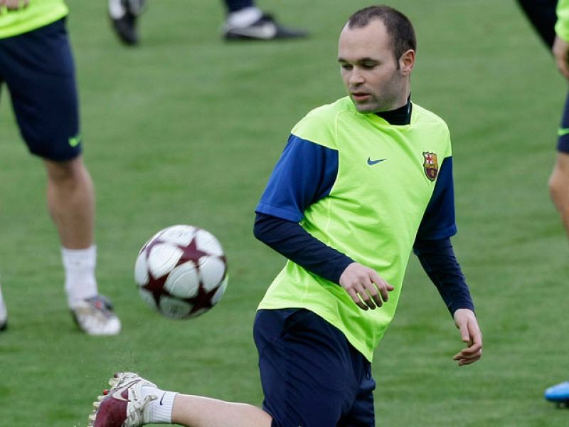 Andrés Iniesta está ya recuperado de su lesión muscular y podrá estar listo para el último encuentro de liga ante el Real Valladolid.