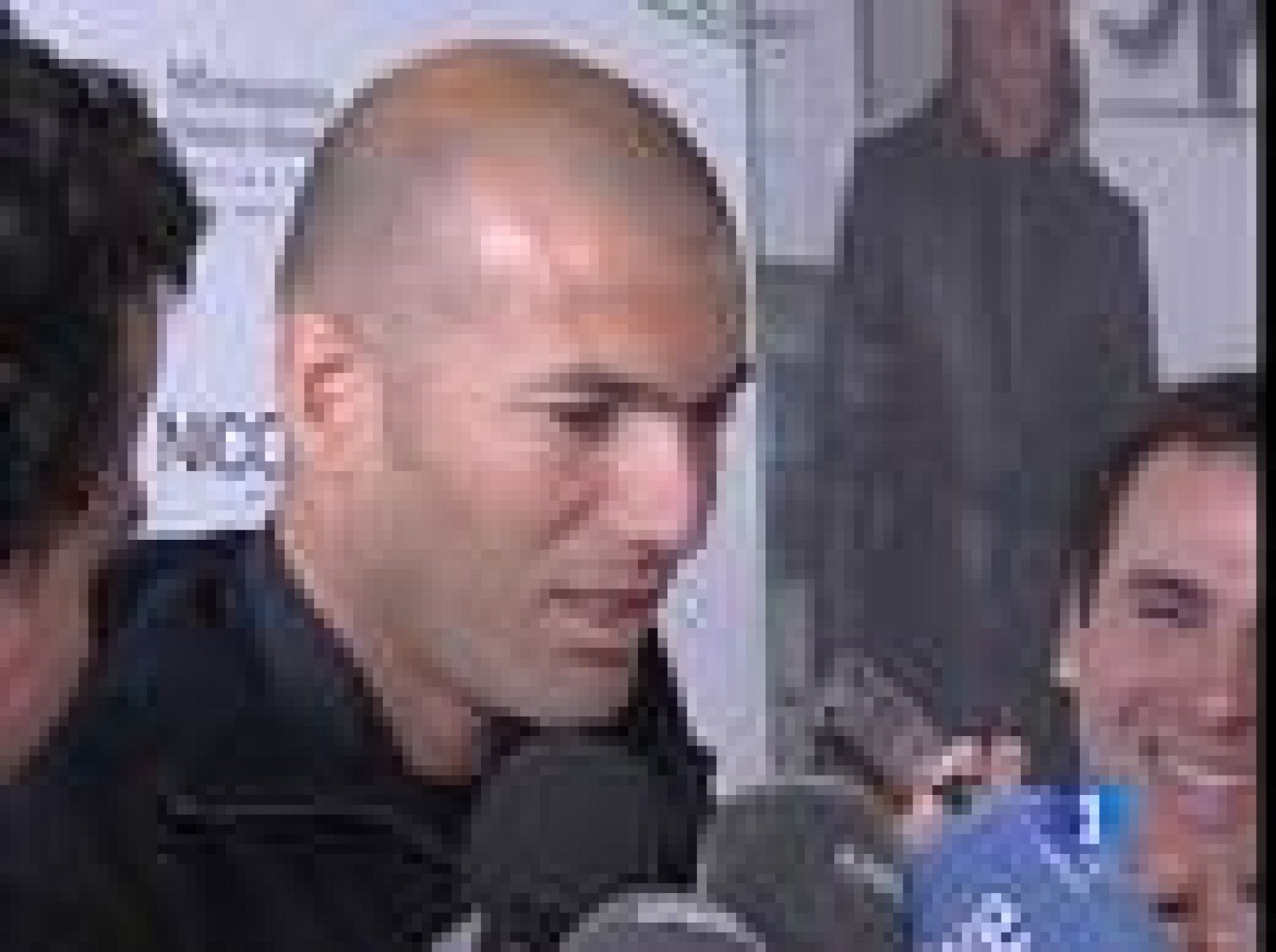 Hay dos temas que preocupan especialmente al Real Madrid: si podrán ganar la Liga en la última jornada y si el entrenador, Manuel Pellegrini, seguirá en el banquillo la próxima temporada.