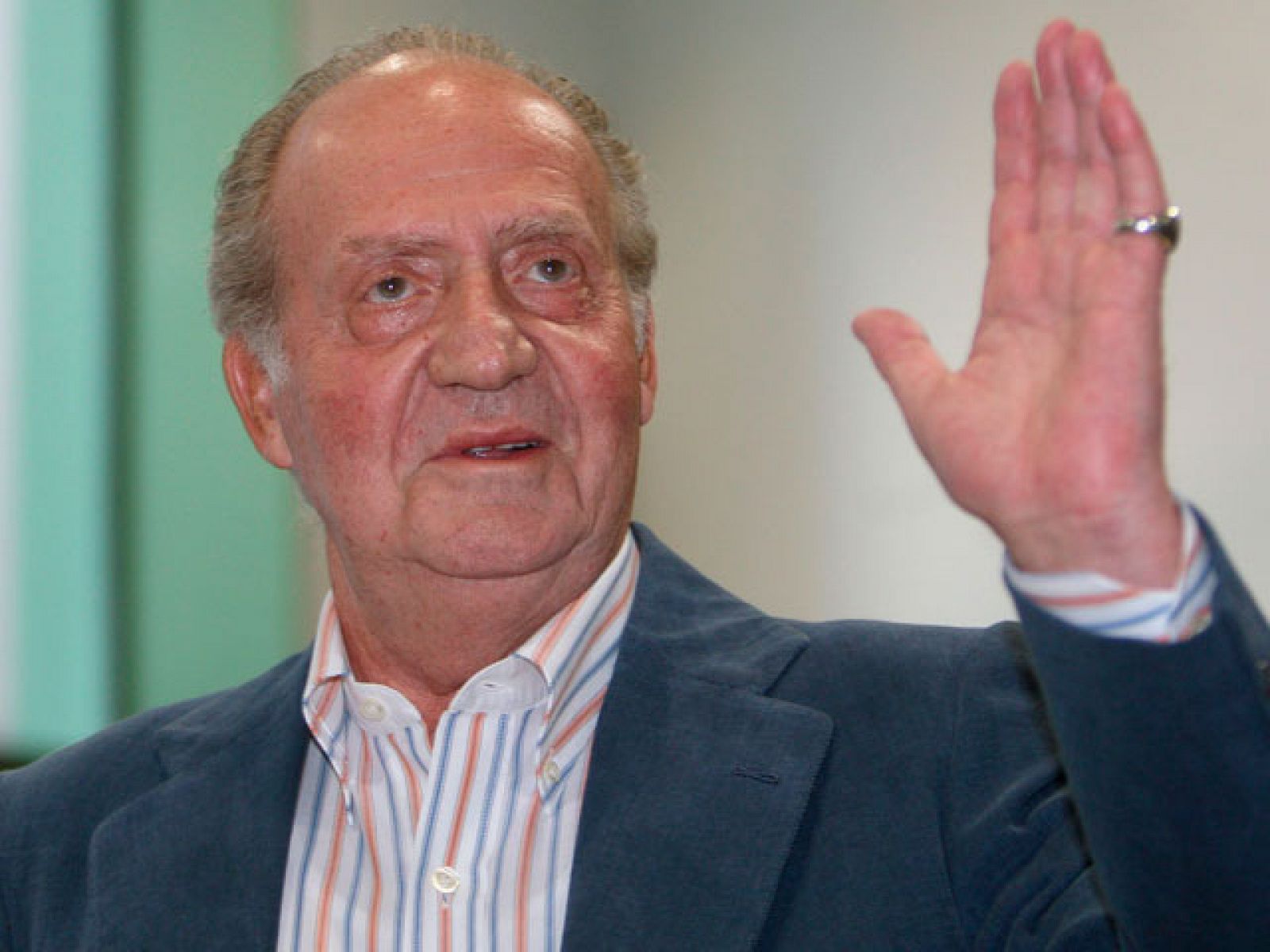 El Rey Juan Carlos abandona el Hospital Clínic de Barcelona