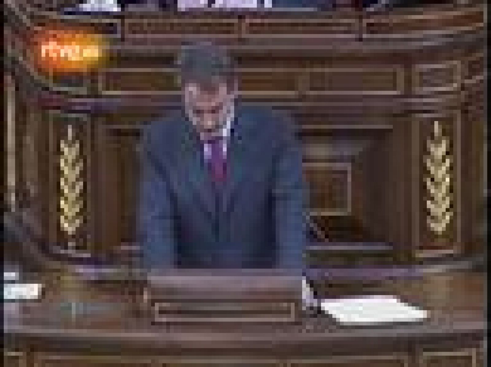 El Gobierno reducirá un 5% los sueldos públicos en 2010 y los congelará en 2011