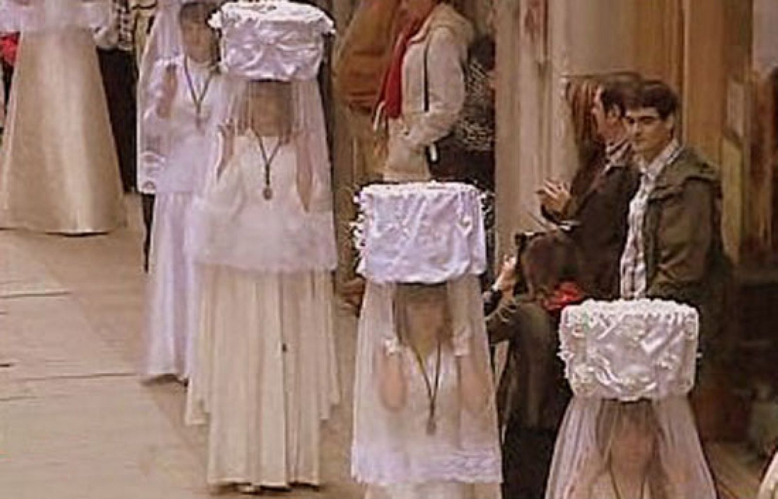 España Directo - La procesión de las doncellas | Ver