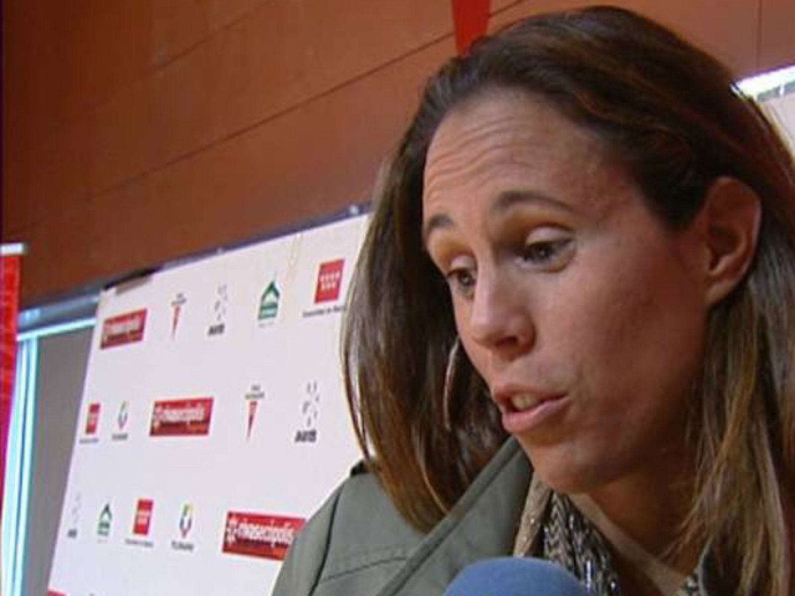La alero madrileña y capitán de la selección española femenina  Amaya Valdemoro se mostró muy contenta durante su presentación como  nueva jugadora del Rivas Ecopólis para las dos próximas temporadas. 