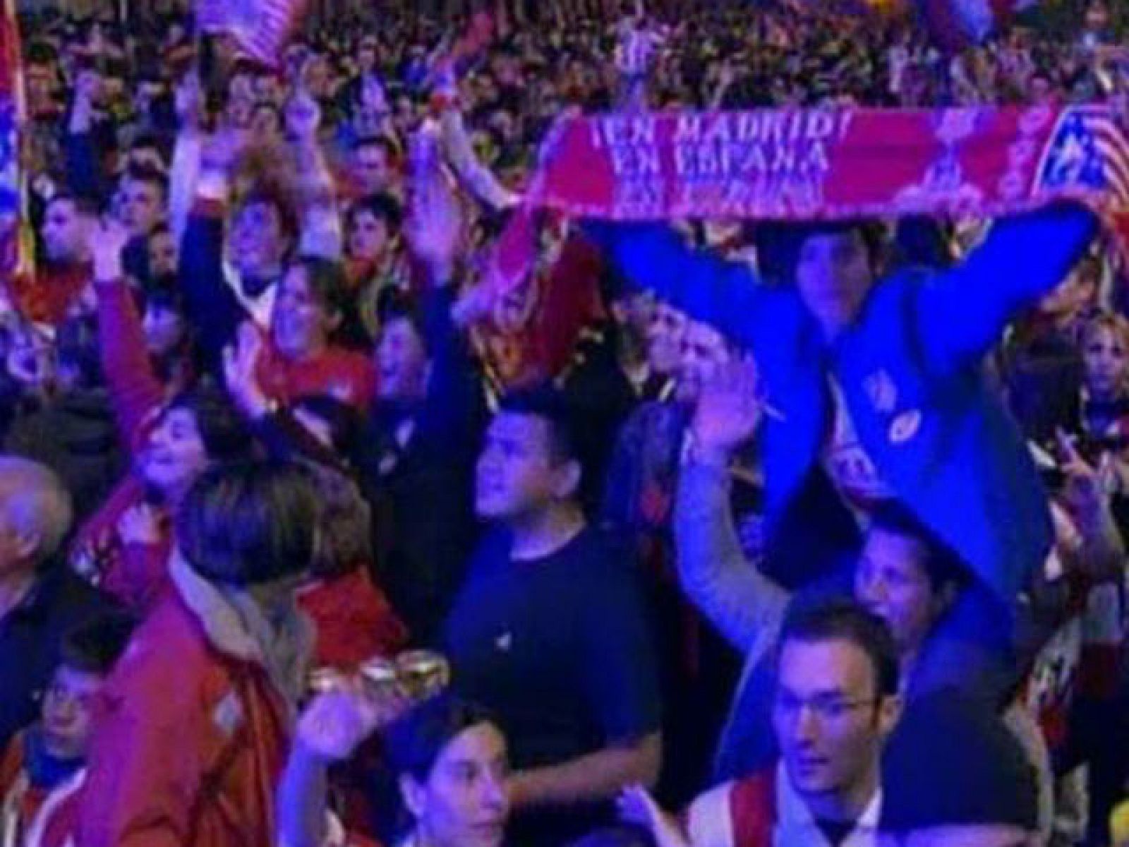 Los aficionados del Atlético de Madrid tomaron Neptuno tras la consecución de la Europa League. Los miles de seguidores colchoneros necesitaban y esperaban una alegría de este calibre.