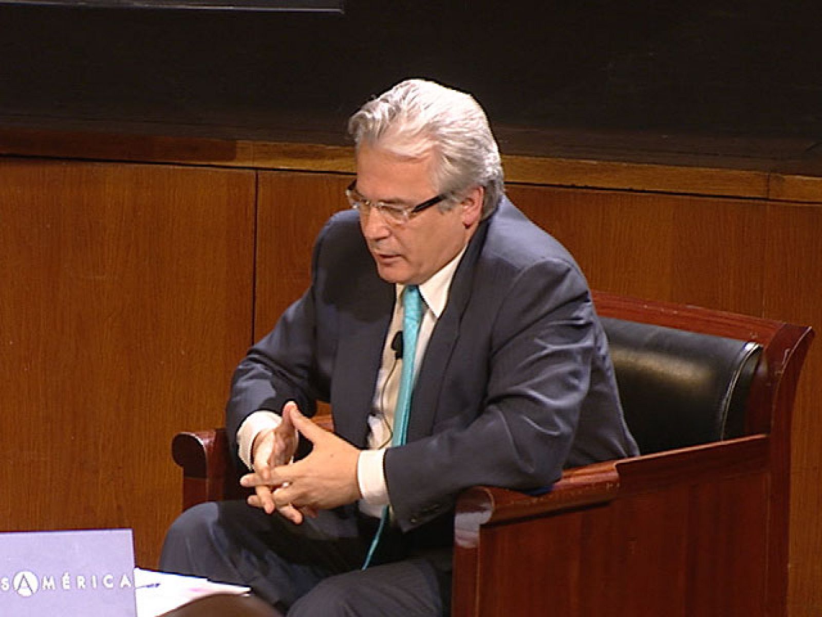 Es su primer acto público después de la apertura del juicio oral contra él en el Tribunal Supremo.