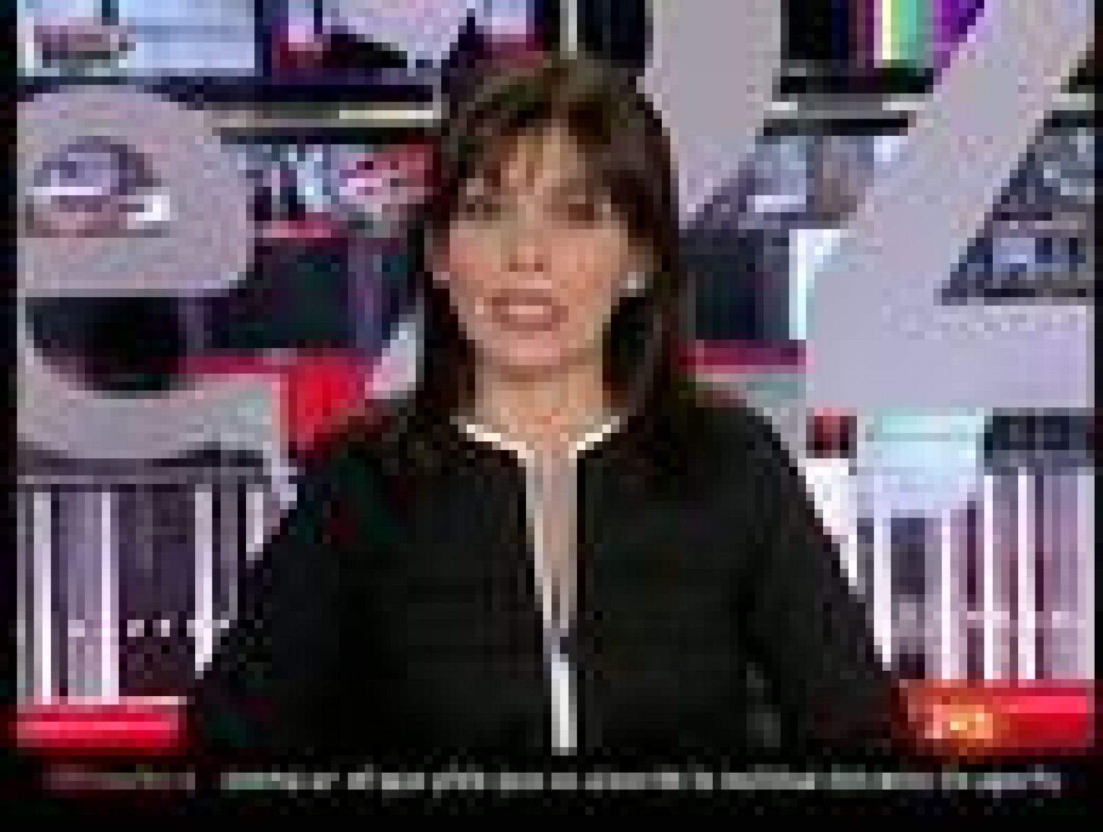 Los intentos por dispersar a los "camisas rojas" por parte de ejército han tenido su respuesta por parte de los manifestantes. Armados, los "camisas rojas" han respondido a los soldados.