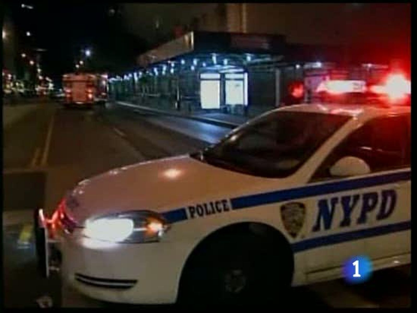 Ha sido una falsa alarma pero Nueva York sigue en alerta máxima tras el intento de atentado del pasado día 2. Otras tres personas han sido detenidas en relación con el coche bomba de Times Square. 