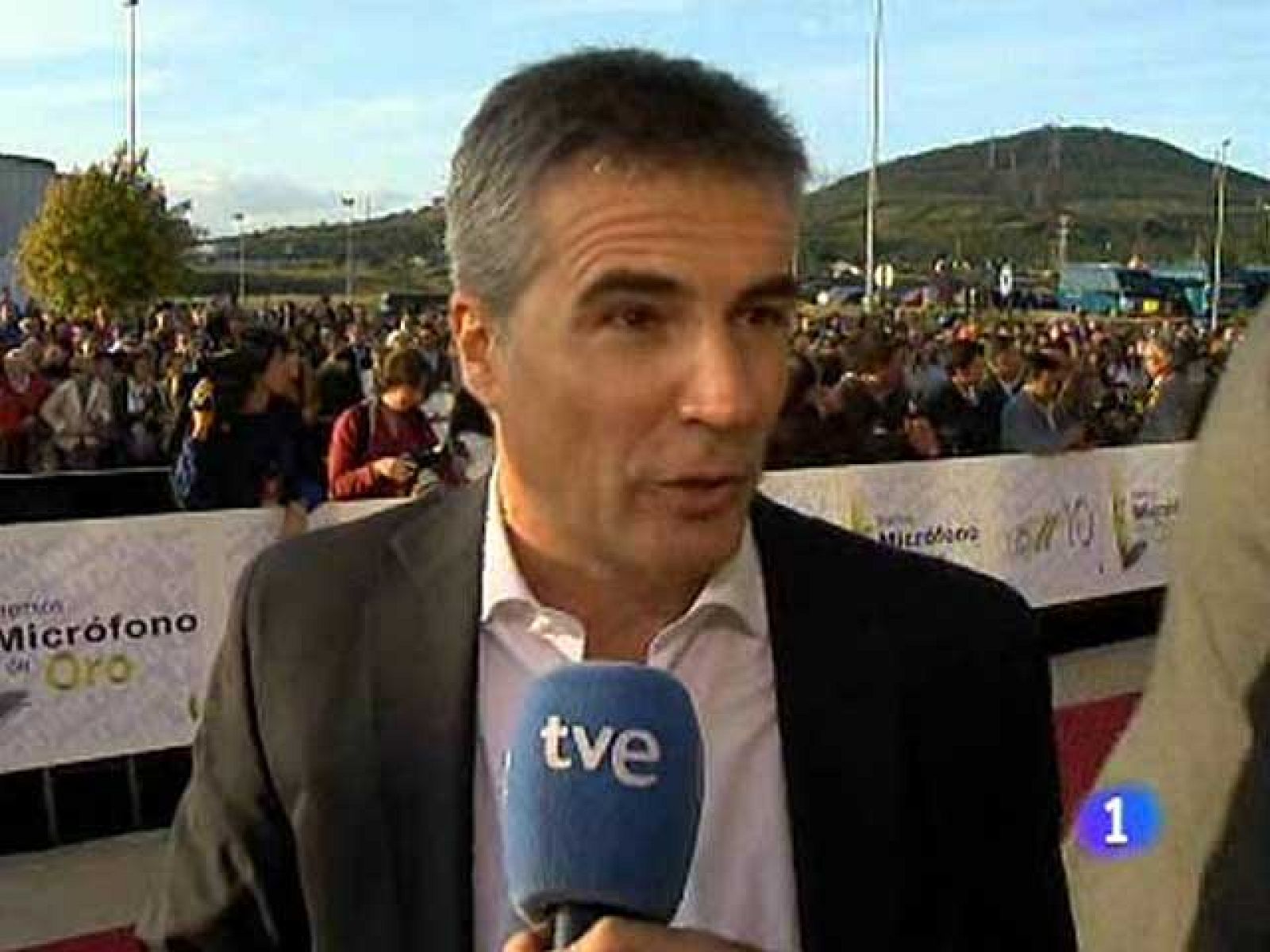 Micrófono de Oro para Nieves Concostrina y David Cantero