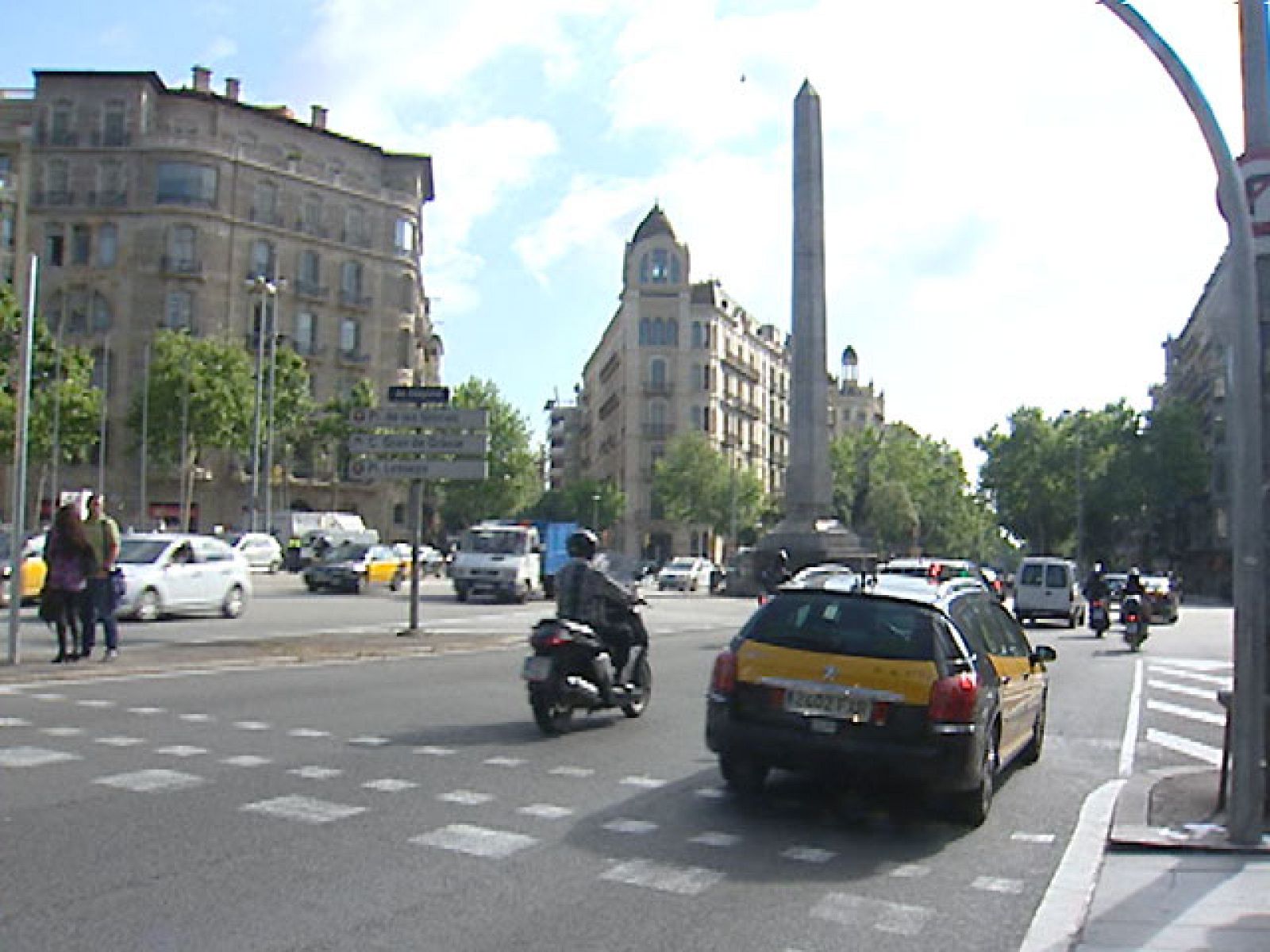 Después del cese del número dos en la alcaldía, PP y CIU han pedido al alcalde, el socialista Jordi Hereu, que dimita. Hereu ya ha dicho que no va a marcharse.