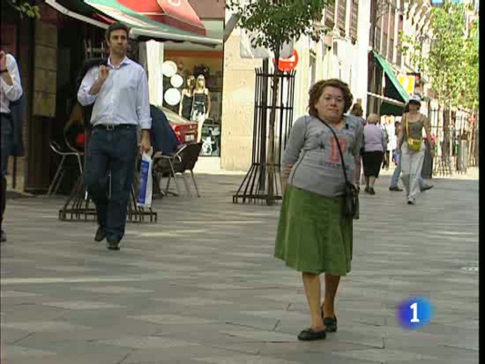 El 60% de las calles peatonales de las principales ciudades españolas no tienen bancos