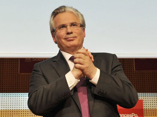  - Garzón recoge premio en París