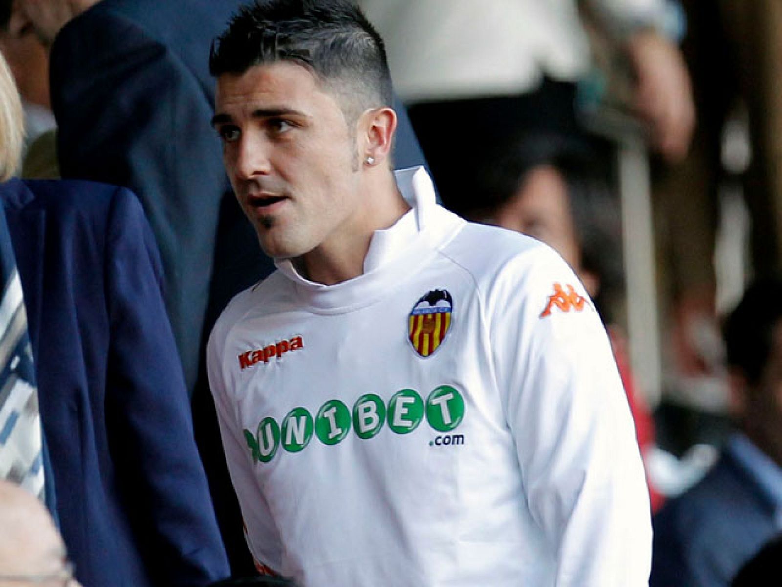 David Villa está a punto de convertirse en jugador del FC Barcelona. El  equipo catalán pagará algo más de 40 millones de euros por el delantero del Valencia. 