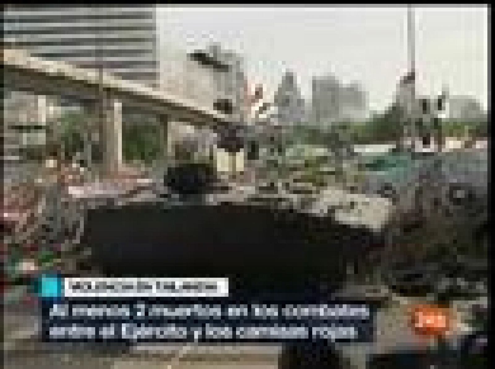 Las tropas tailandesas han entrado por la fuerza con vehículos blindados en zona de Bangkok ocupada por los camisas rojas desde hace cinco semanas y avanzan hacia el epicentro del campamento.