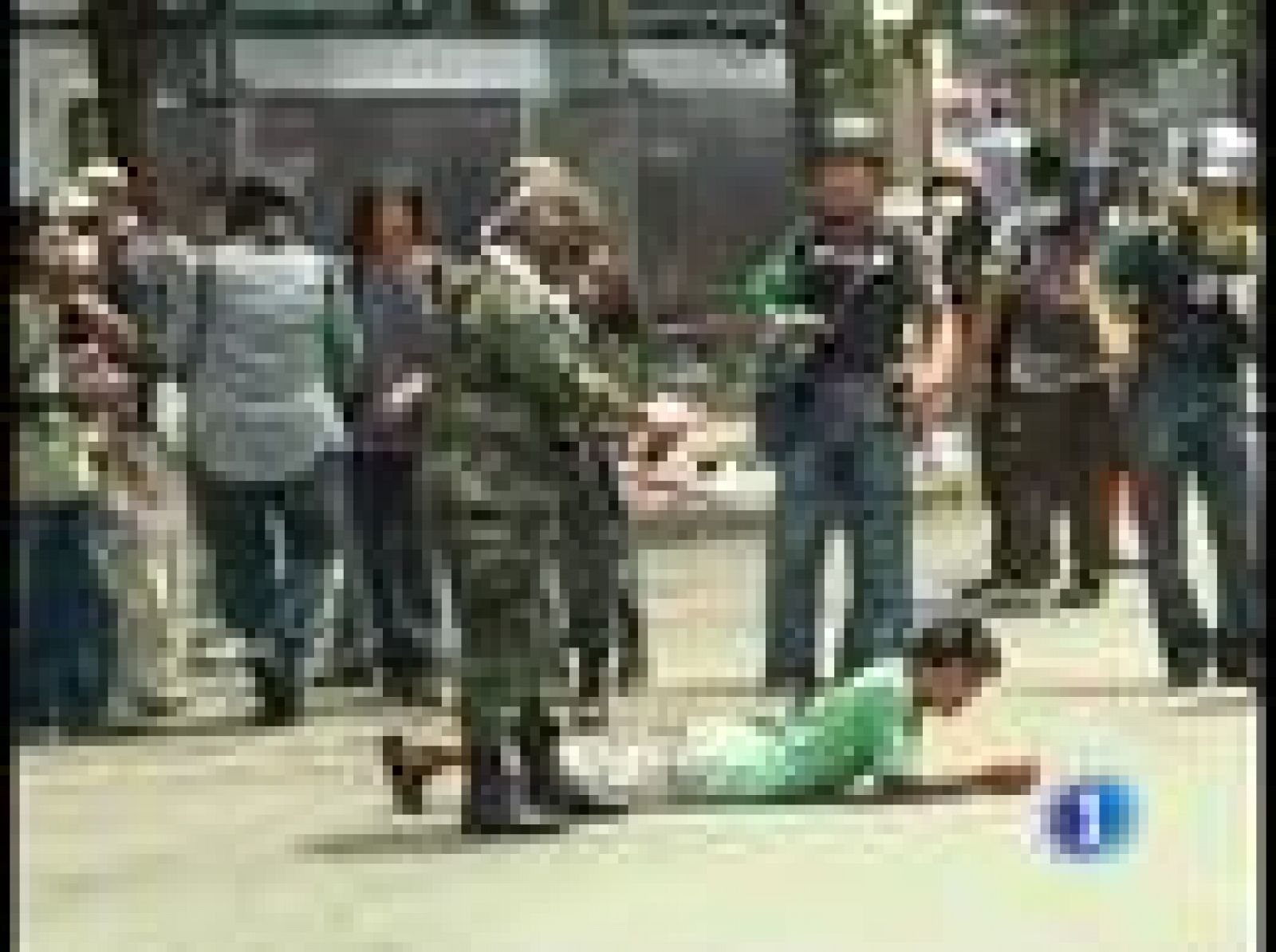 En Tailandia, los 'camisas rojas' se han rendido después de que el ejército haya asaltado su campamento | Ver