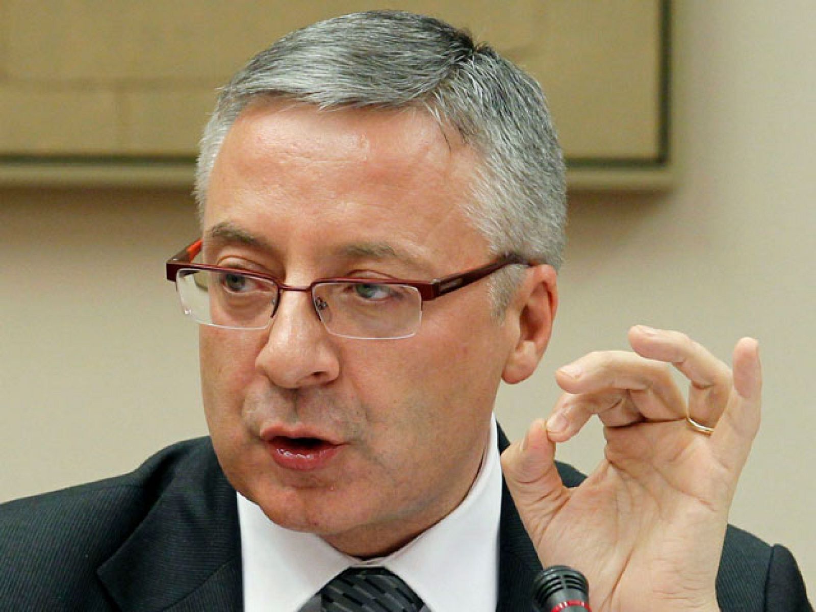 José Blanco: "Vamos a tener que frenar algunas inversiones en infraestructuras" | Ver