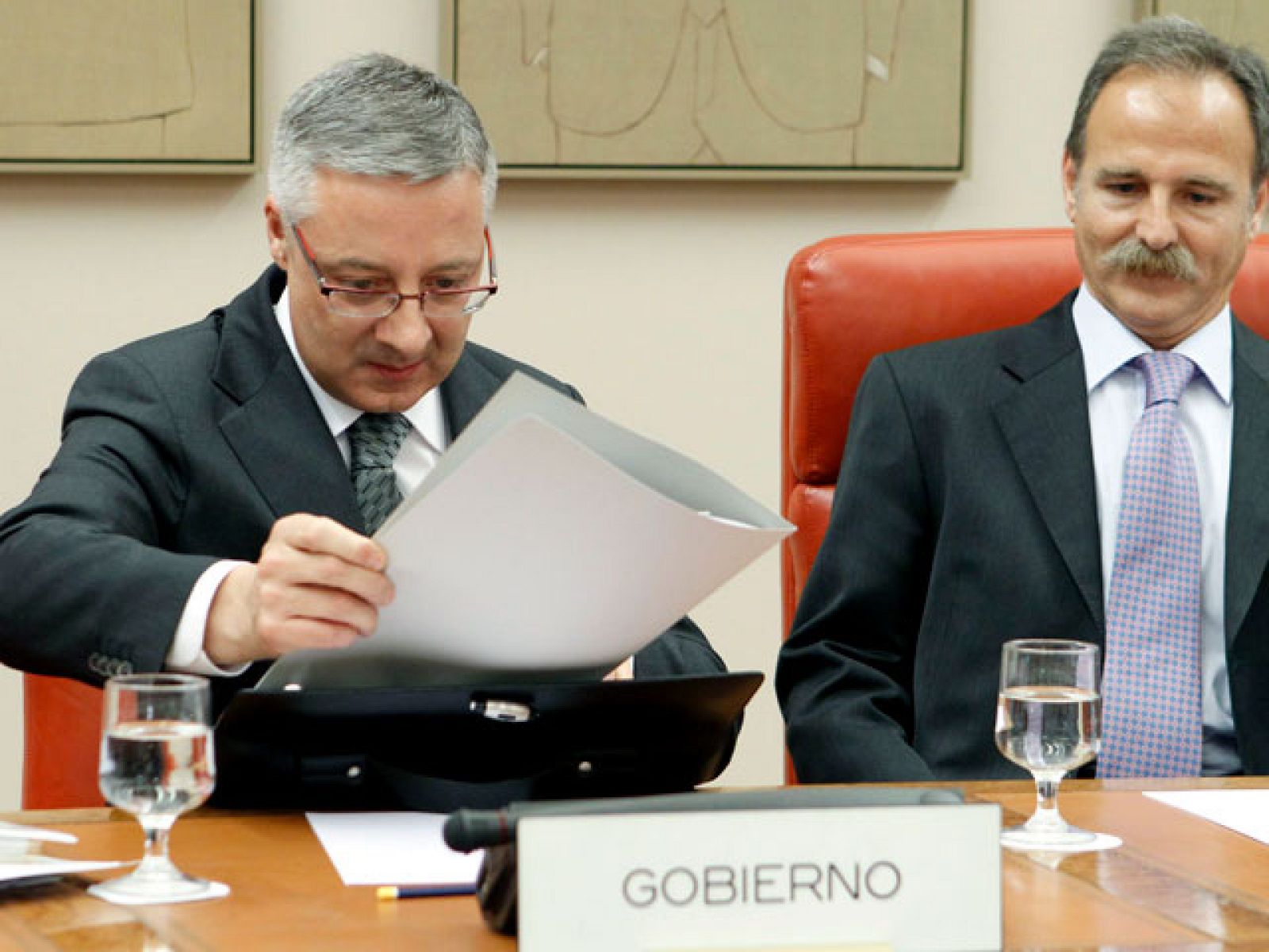 El ministro de Fomento anuncia recortes de 3.200 millones de euros en obra pública | Ver