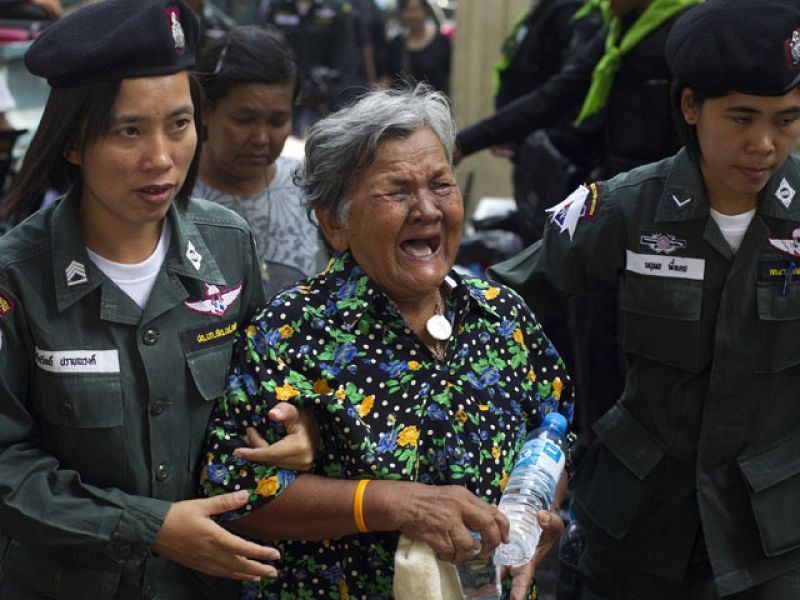 Bangkok amanece con 3 días más de toque de queda