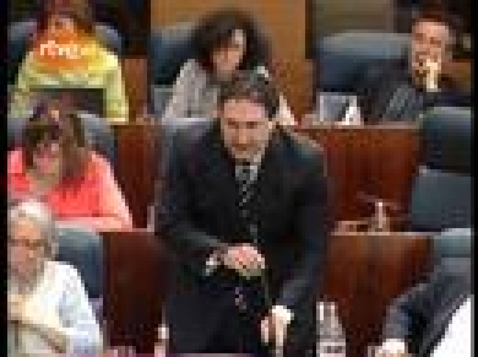 La presidenta de la Comunidad de Madrid ha bromeado al ser preguntada por el diputado socialista José Cepeda sobre si tendrá que pagar el nuevo impuesto que prepara el Gobierno para las rentas que superan el millón de euros.