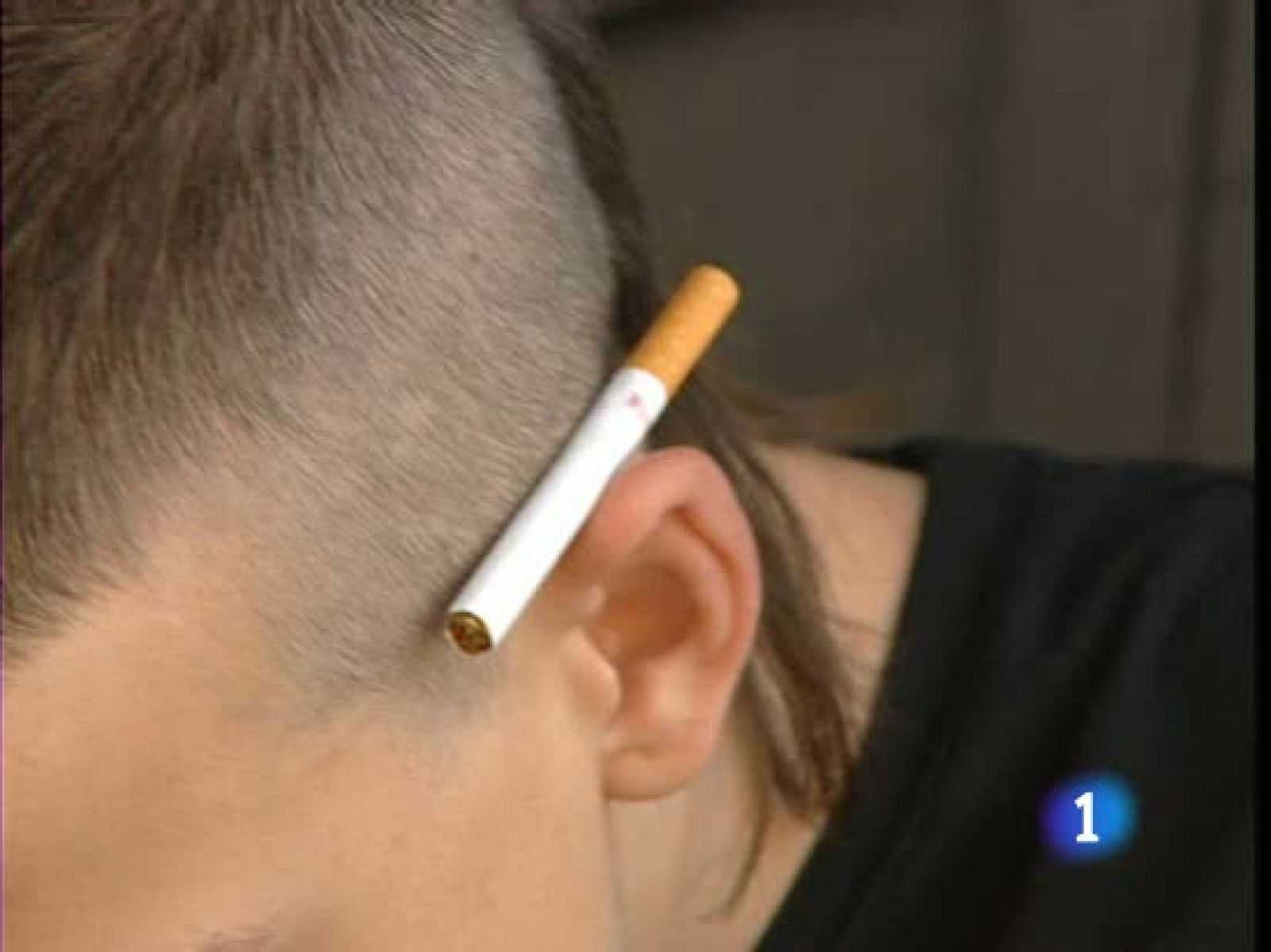 La cuarta parte de los fumadores españoles es adolescente